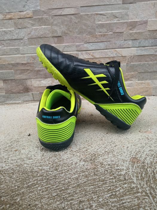 Футболни обувки (Стоножки)