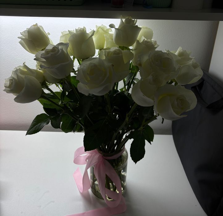 Продам Белые розы