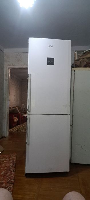 Продам холодильник Артель двух камерный цена договорная