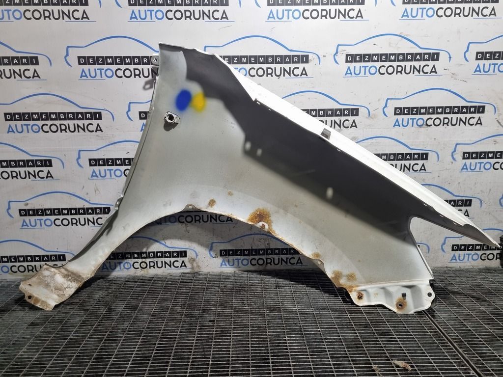 Aripa Stanga Fata Toyota Hilux 2010 - 2015 4 Usi Alb (640)