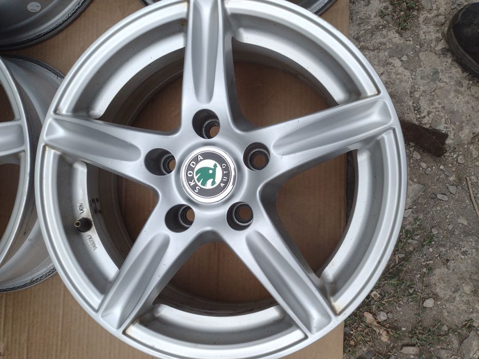 Перфектни Dezent 15-5x112 ET40 6j. Шкода Октавия