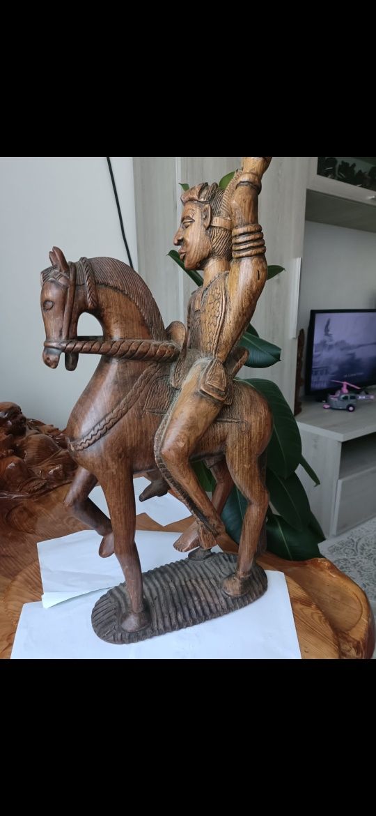 Statueta sculptată în lemn de 60 cm !
