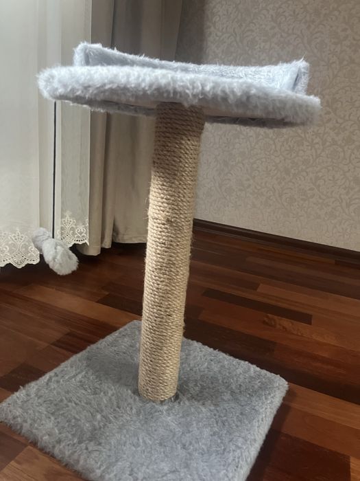 продам лежанку, когтеточку для кота