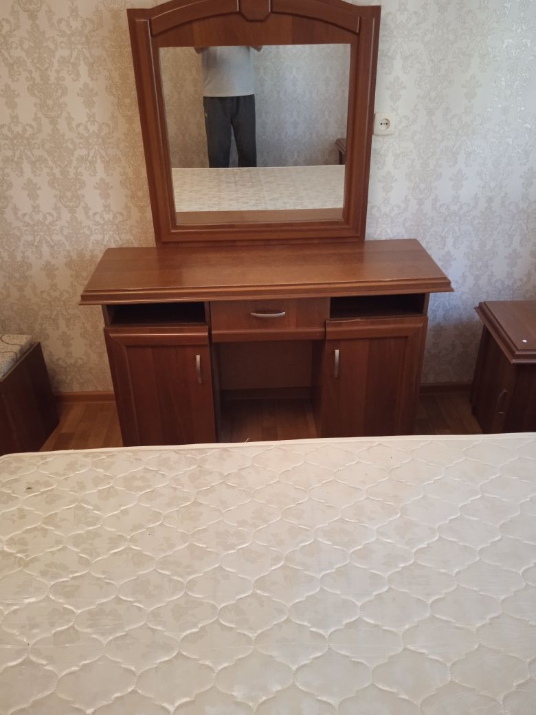 Продается спальный гарнитур