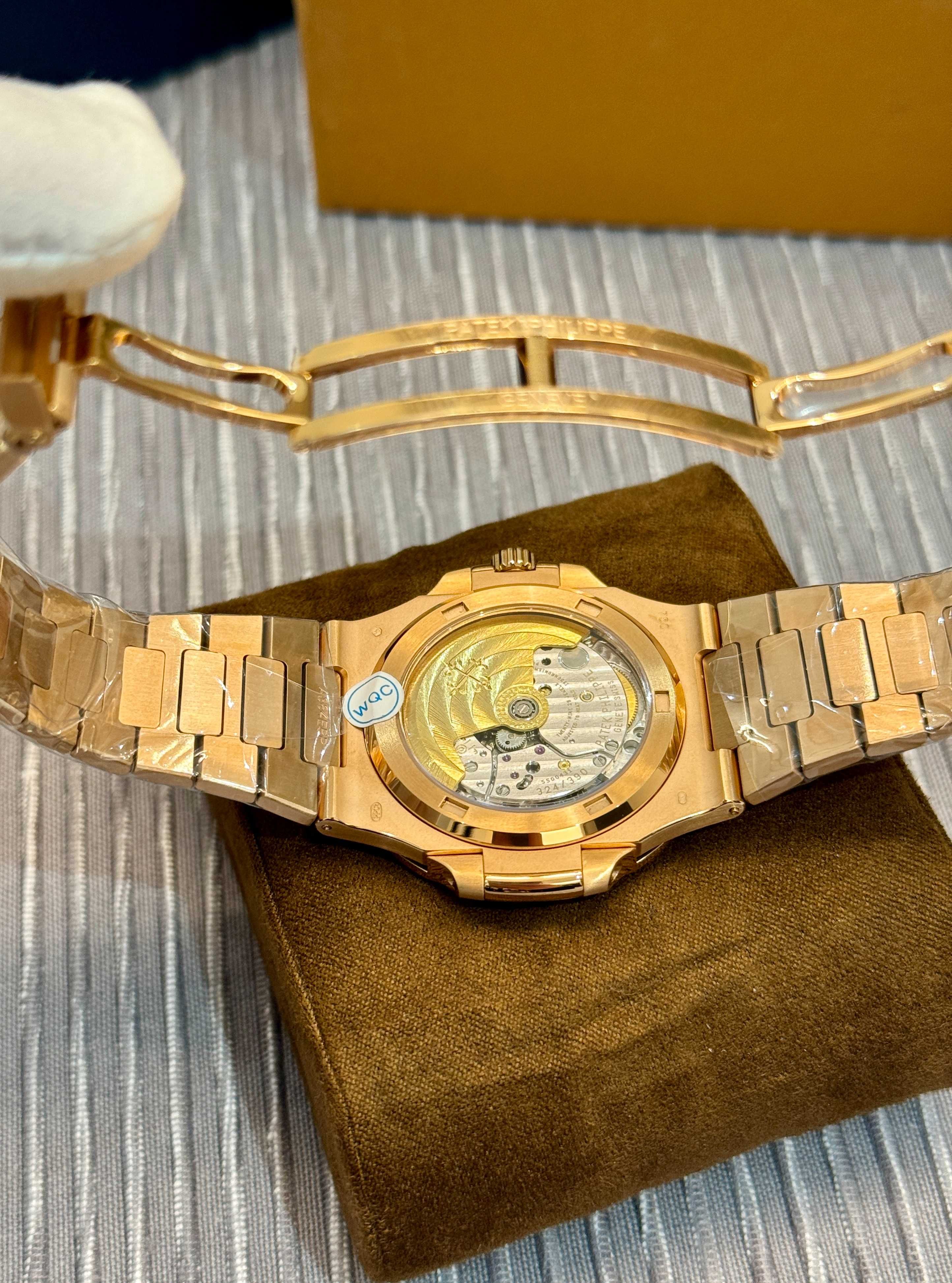 patek philippe nautilus розово злато