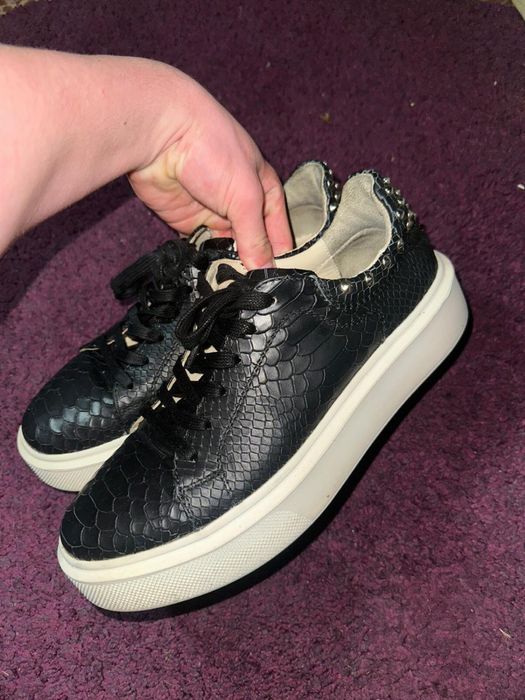 Adidasi Sarbu Atelier