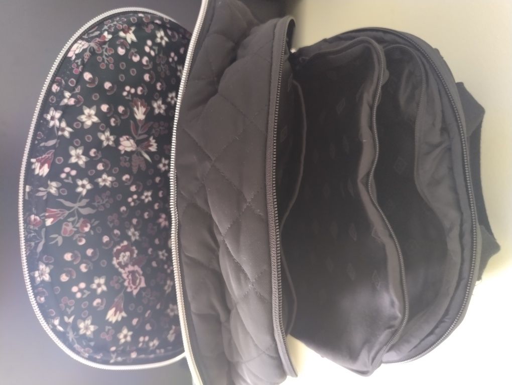 Страхотна черна раница Vera Bradley