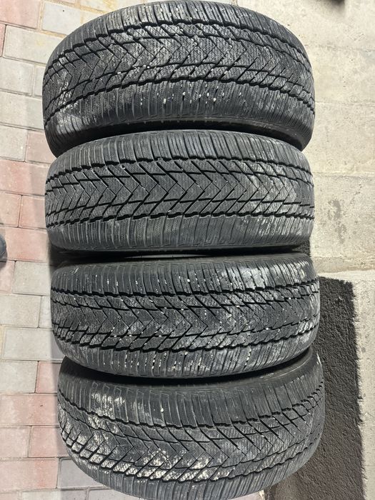 Продам зимние шины липучка