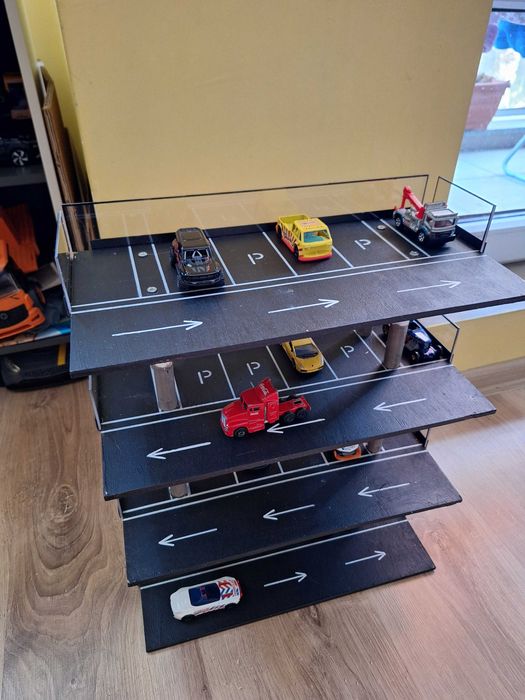 Детски паркинг гараж (ръчна изработка)