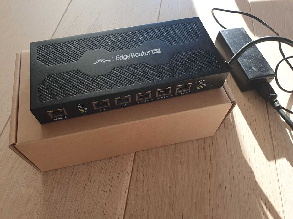 Router Ubiquiti ERPoE-5