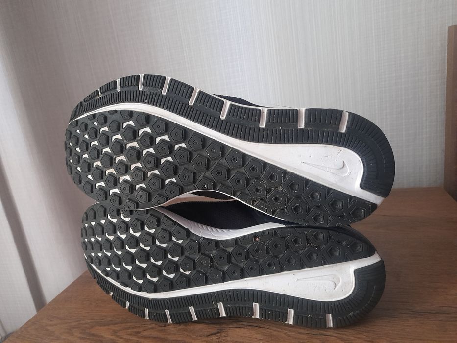 Nike Zoom Structure 22 маратонки 44 номер.
