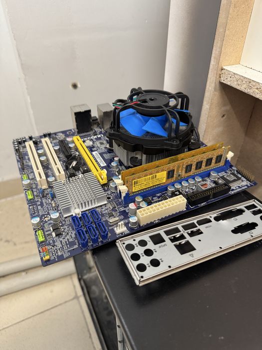 Материнская плата 1156 + Core i3 + 4gb ddr3 (2+2)