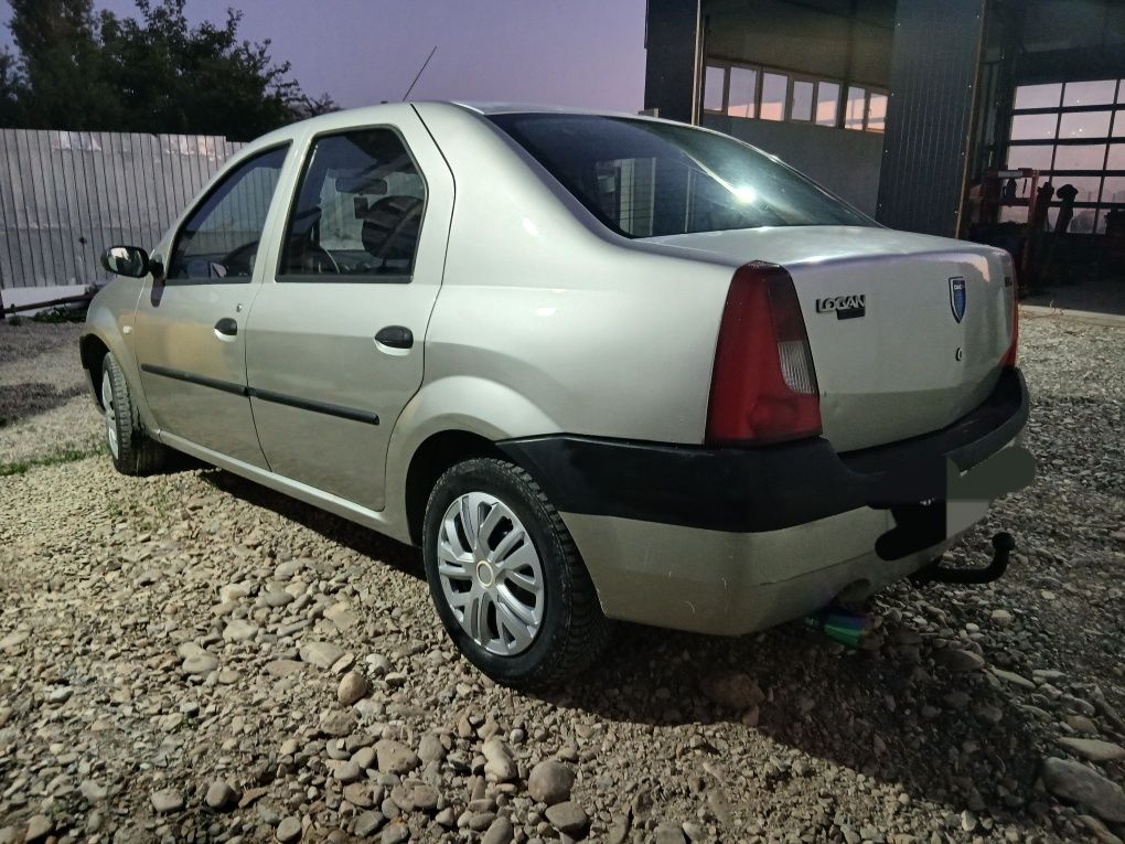 vând Dacia logan