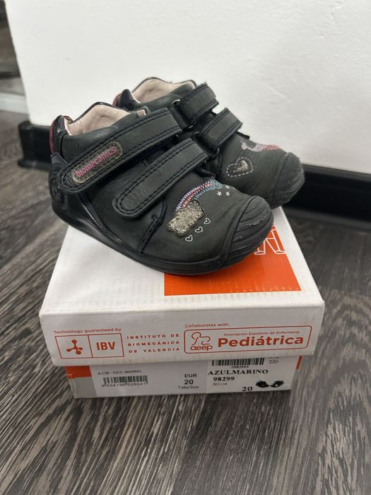 Vand papuci biomecanics marimea 20