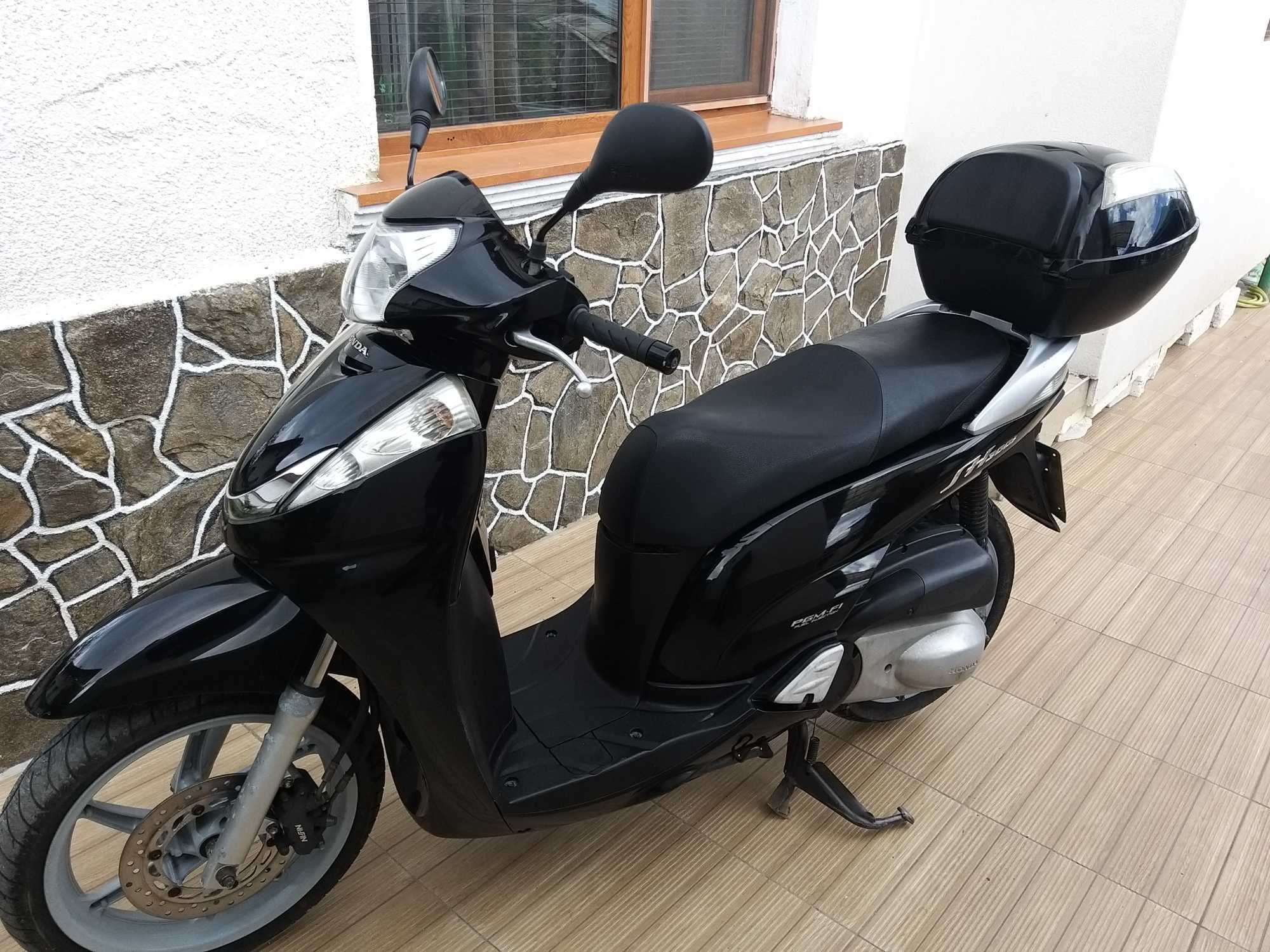 Продавам скутери Honda и Yamaha