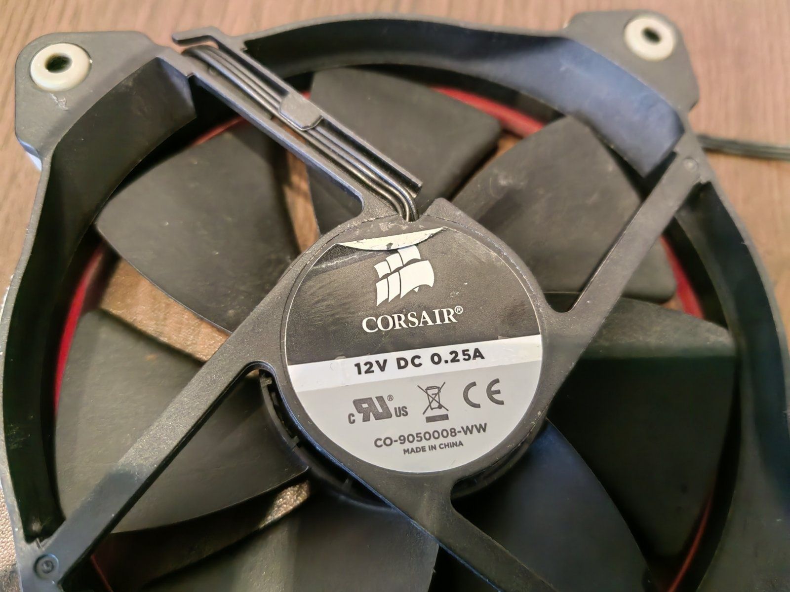 Продавам 120мм вентилатори Corsair/Enermax/LianLi
