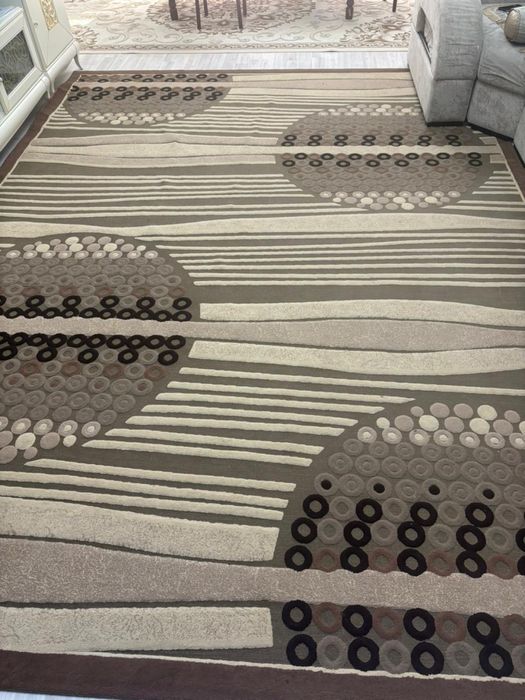 Продаетая ковёр срочно