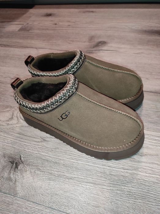 Vând Ugg marimea 40