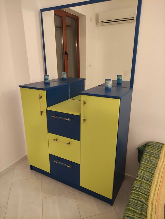 Тоалетка с огледало