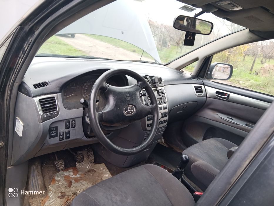 Продавам toyota avensis verso 2000 кубика 116 коня на части