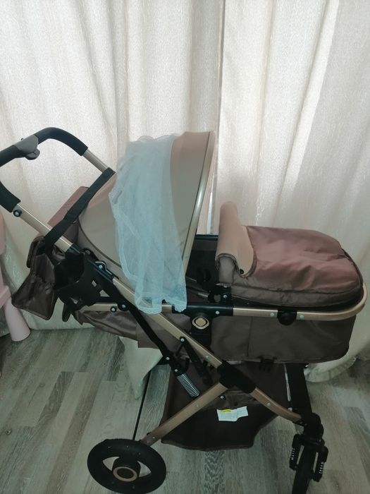 Продоётся коляска почти новая имеется в комплекте сумка