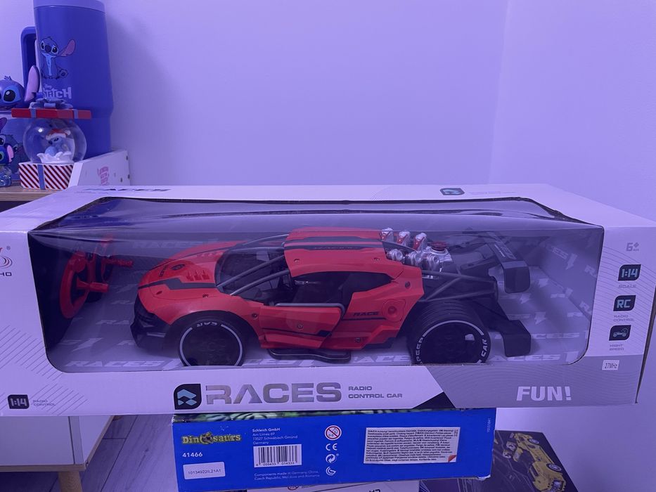 Jucarii: Robotei, masini cu telecomanda