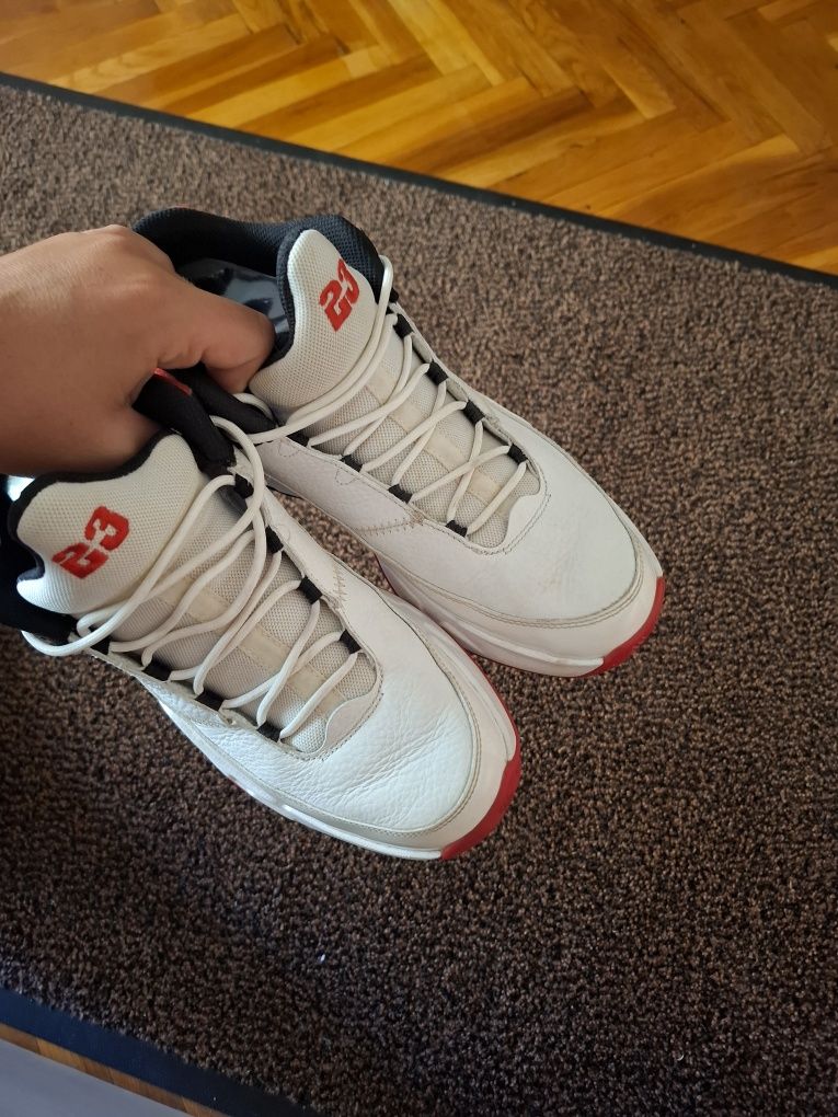 Обувки Jordan Max aura3