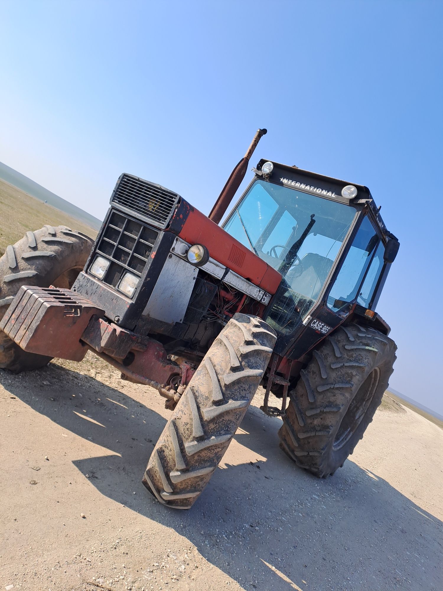 Vând tractor internațional case 955