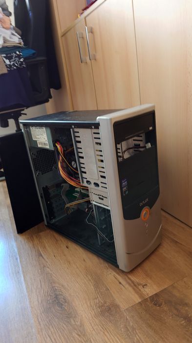 Carcasa PC Delux ATX midletower + sursa 400W