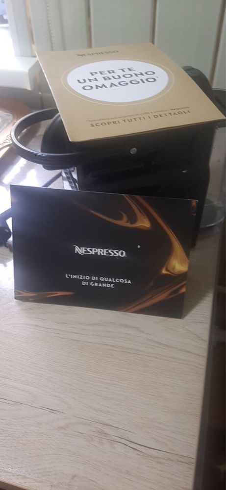 продам кофе машинку Nesspresso капсульную
