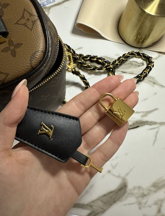 Дамска чанта куфарче Louis Vuitton