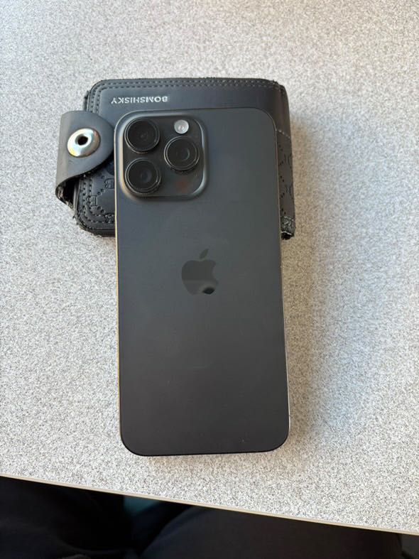 Iphone 15 pro max 1TB капацитет на батерия 97 телефона няма забележка