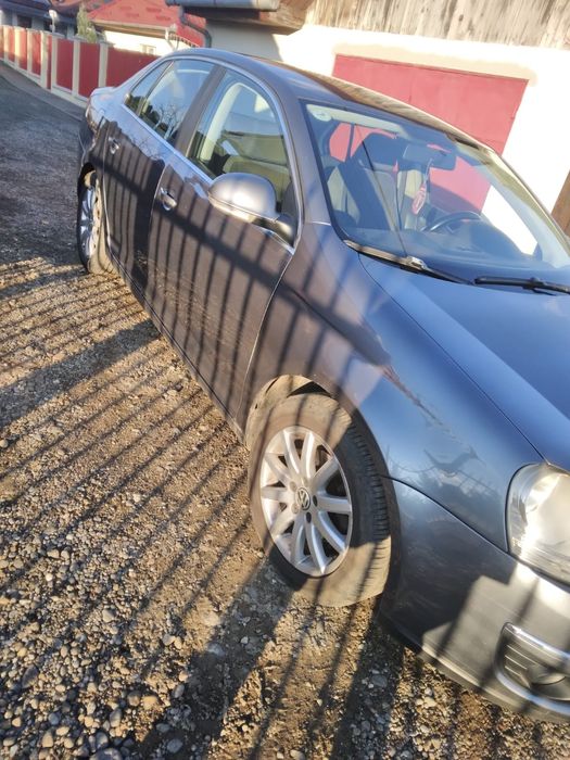 Vând Volkswagen jetta 1.9 tdi.
