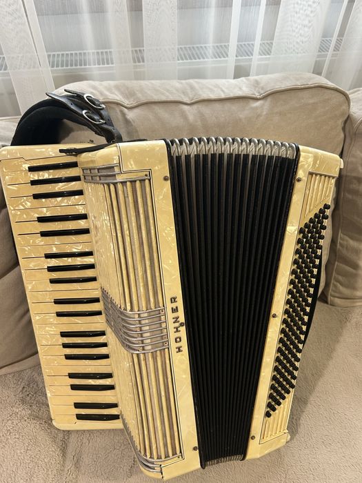 Acordeon Hohner 120 başi