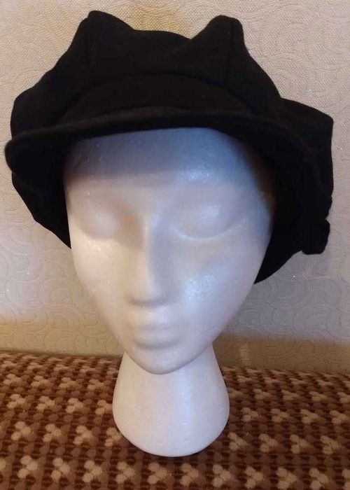 Черен дамски каскет