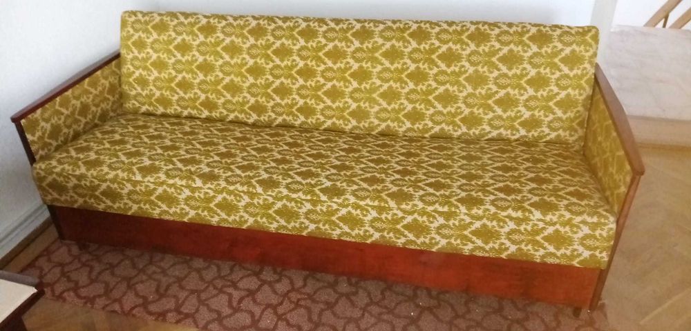 Canapea vintage din lemn masiv