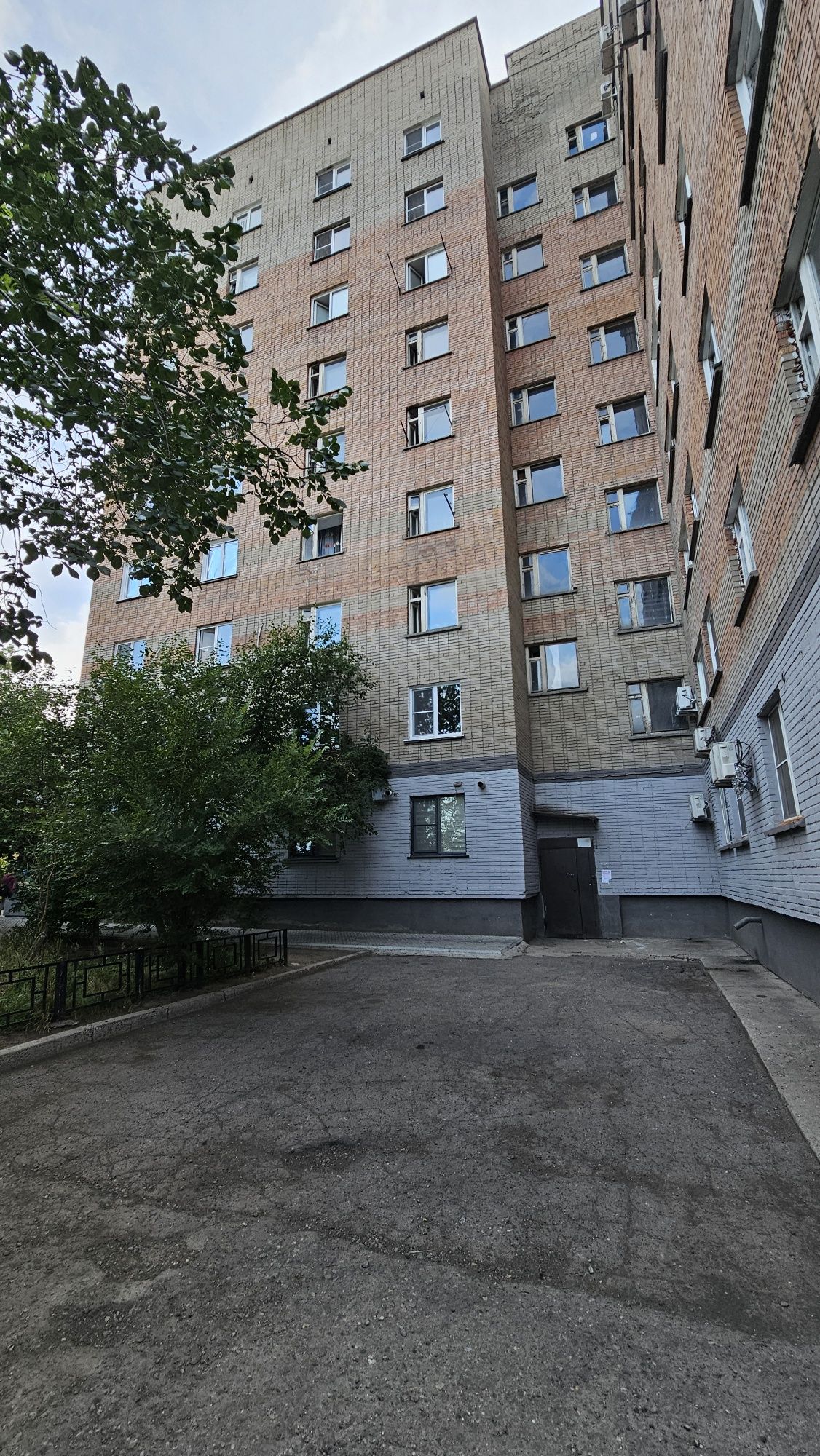 Продам 1,5-комнатную квартиру ул. Красина 1, 8/9