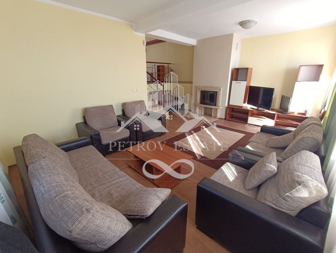Продава се Къща в Велинград - 267 кв.м за 642 €/кв.м - Снимка #1