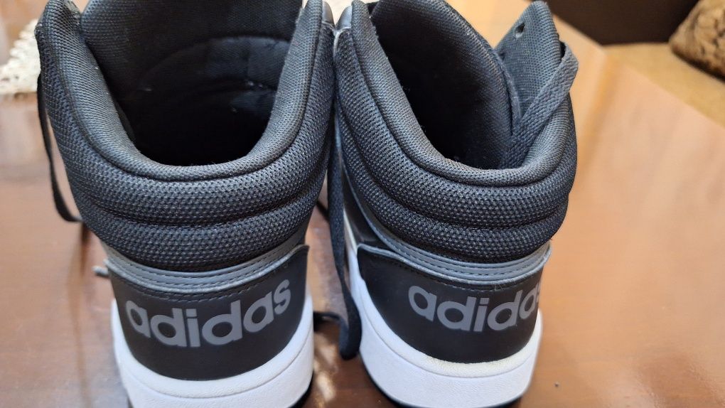 Кецове adidas ..
