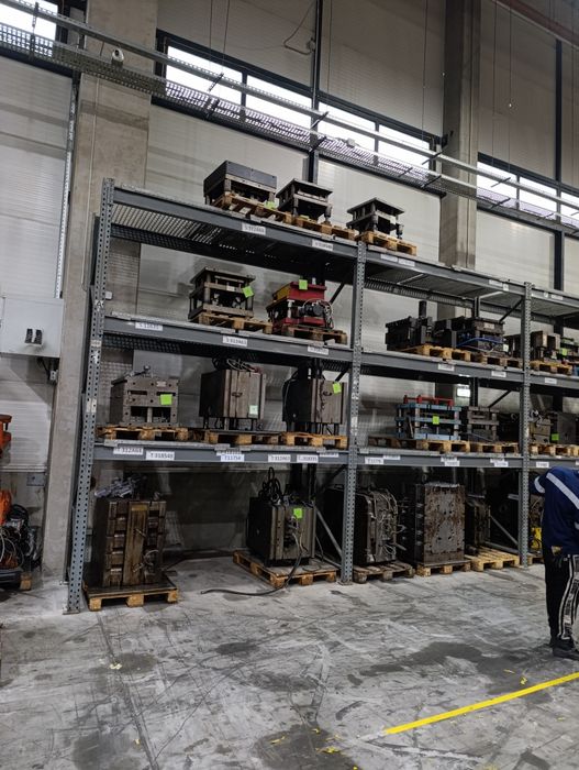 Rafturi metalice pentru depozitare