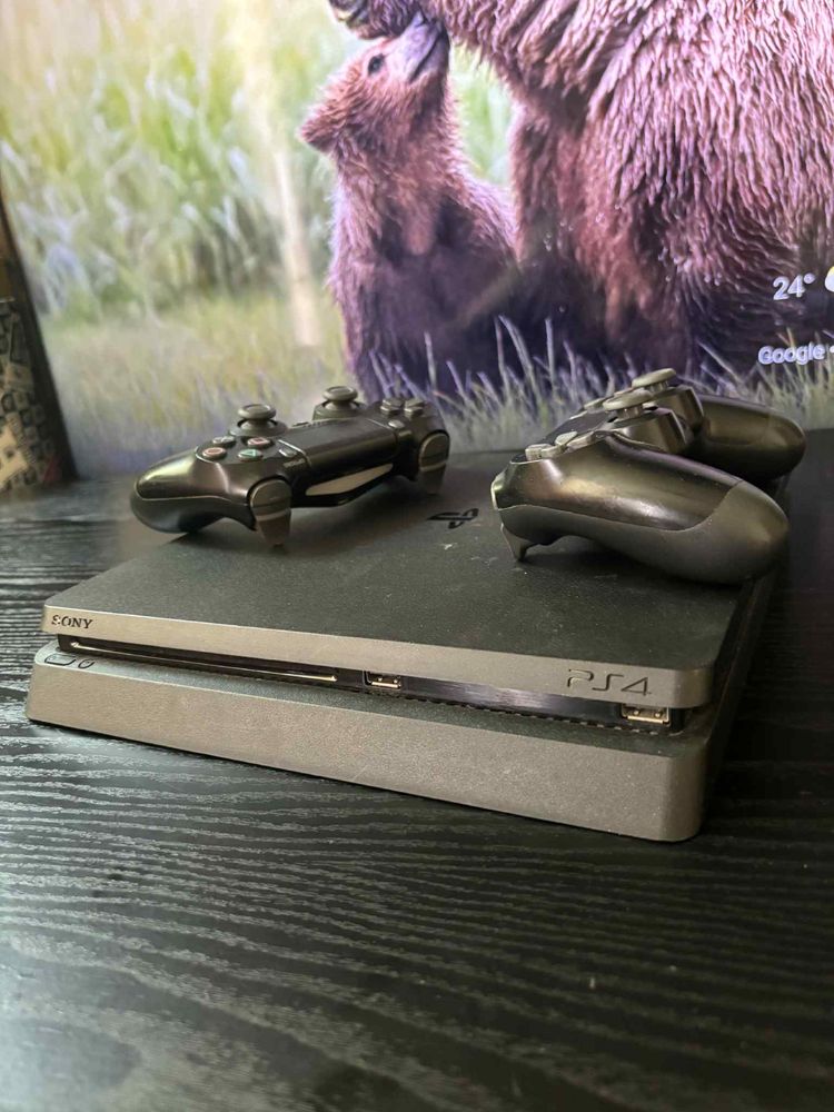 Playstation 4 - 1 TB + 2 игри