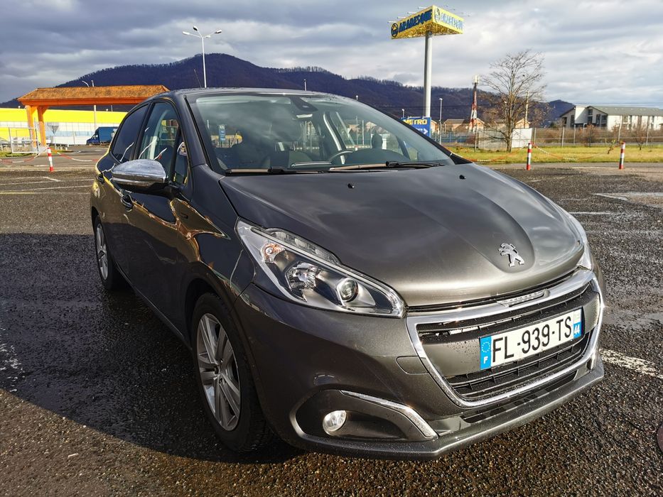 Peugeot 208 1.2VTI Signature 75903km an 2019
