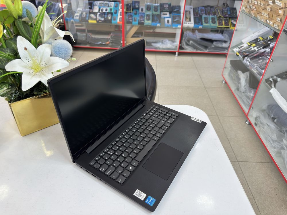 lenovo core i3-12 avlod 8/256 ssd lik zor holatda keldi, dasturlashga