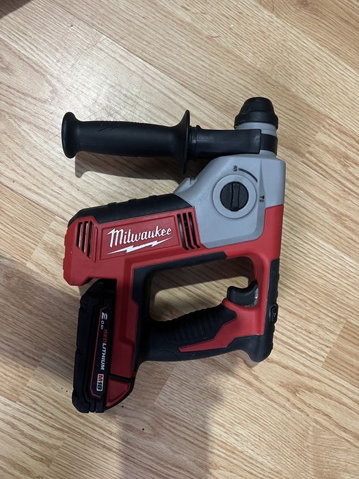 Vand rotopercutor milwaukee m18 BH