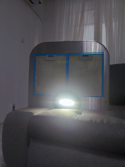 Кухненски аспиратор с комин – инокс дизайн!
Продавам стилен и мощен ас