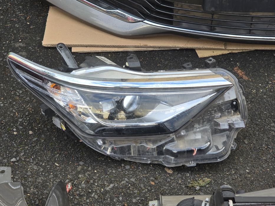 Bara capot aripa far radiatoare trager intaritura toyota auris II face