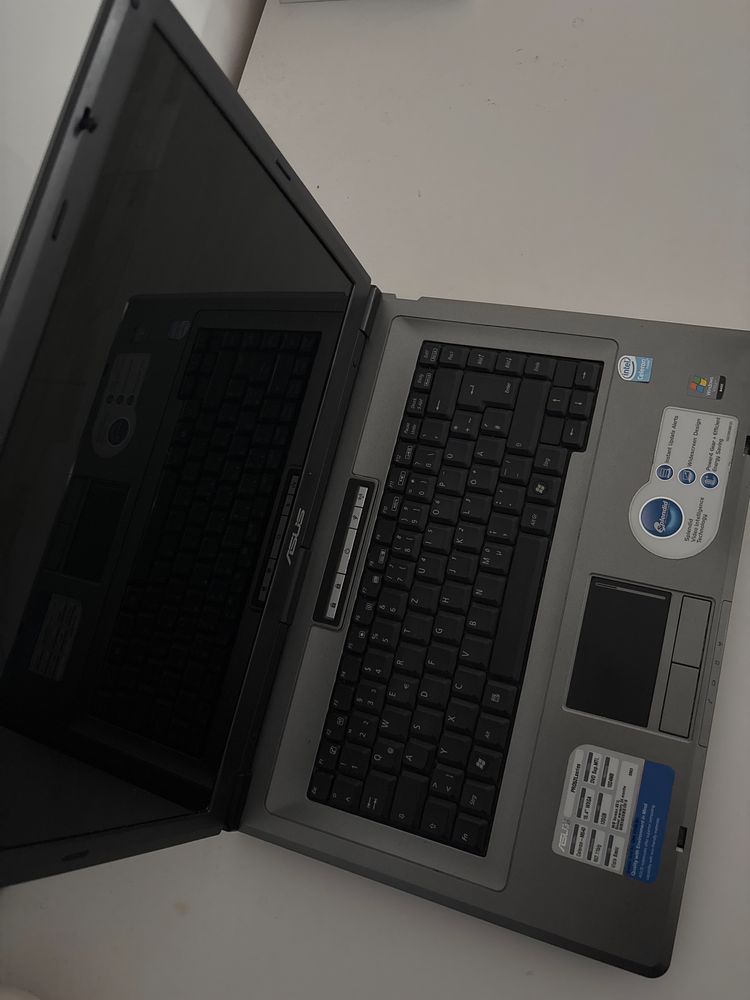 стар лаптоп Asus 15”
