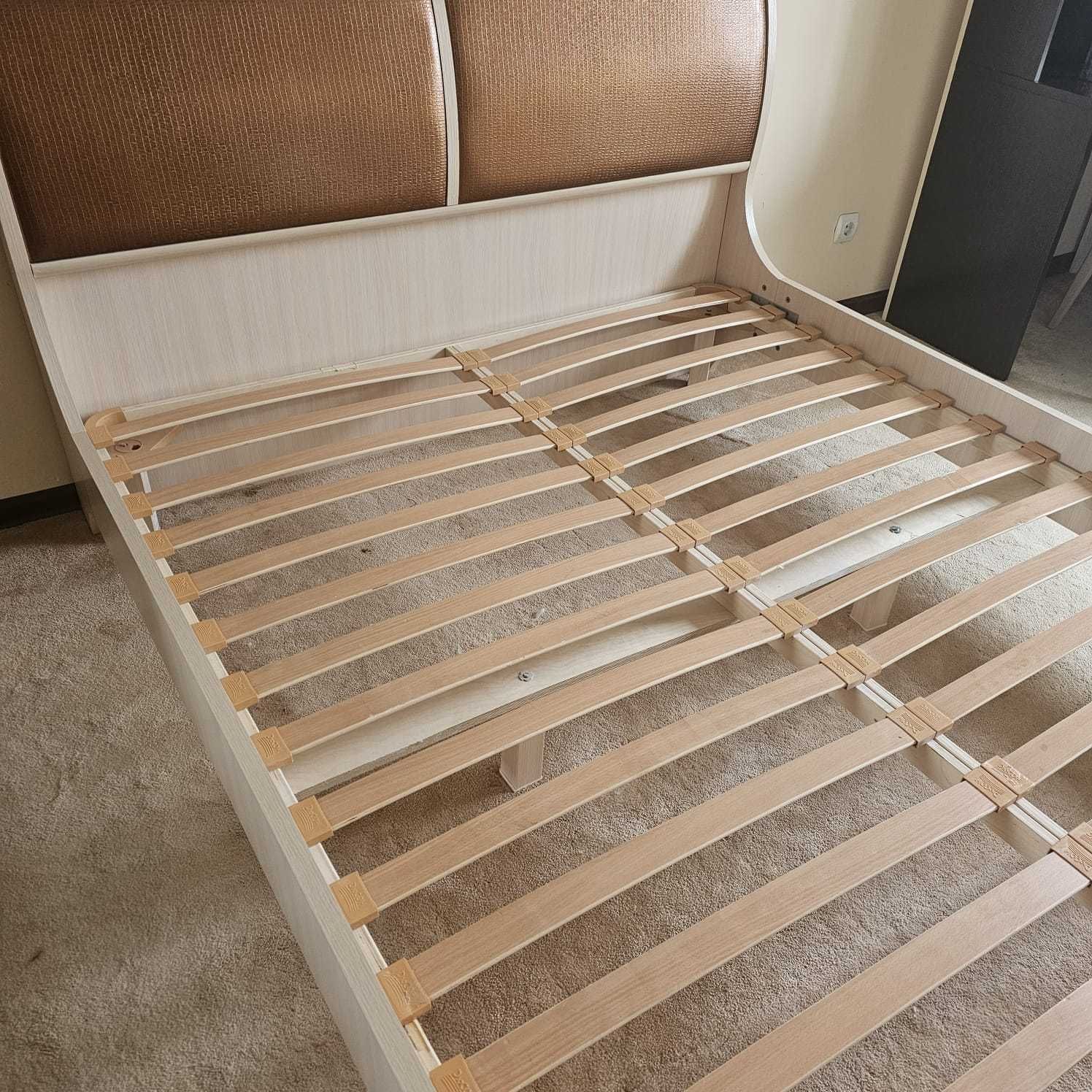 Продам двуспальную кровать