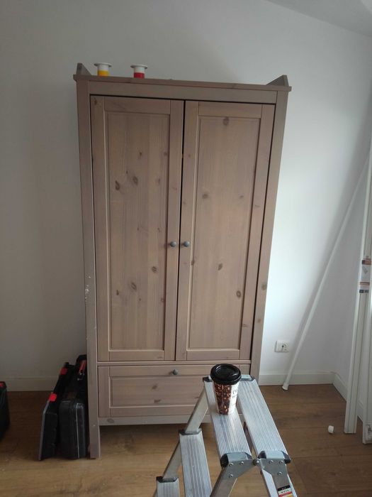 montaj mobila vitrina pat coltar biblioteca etajera comoda birou scaun