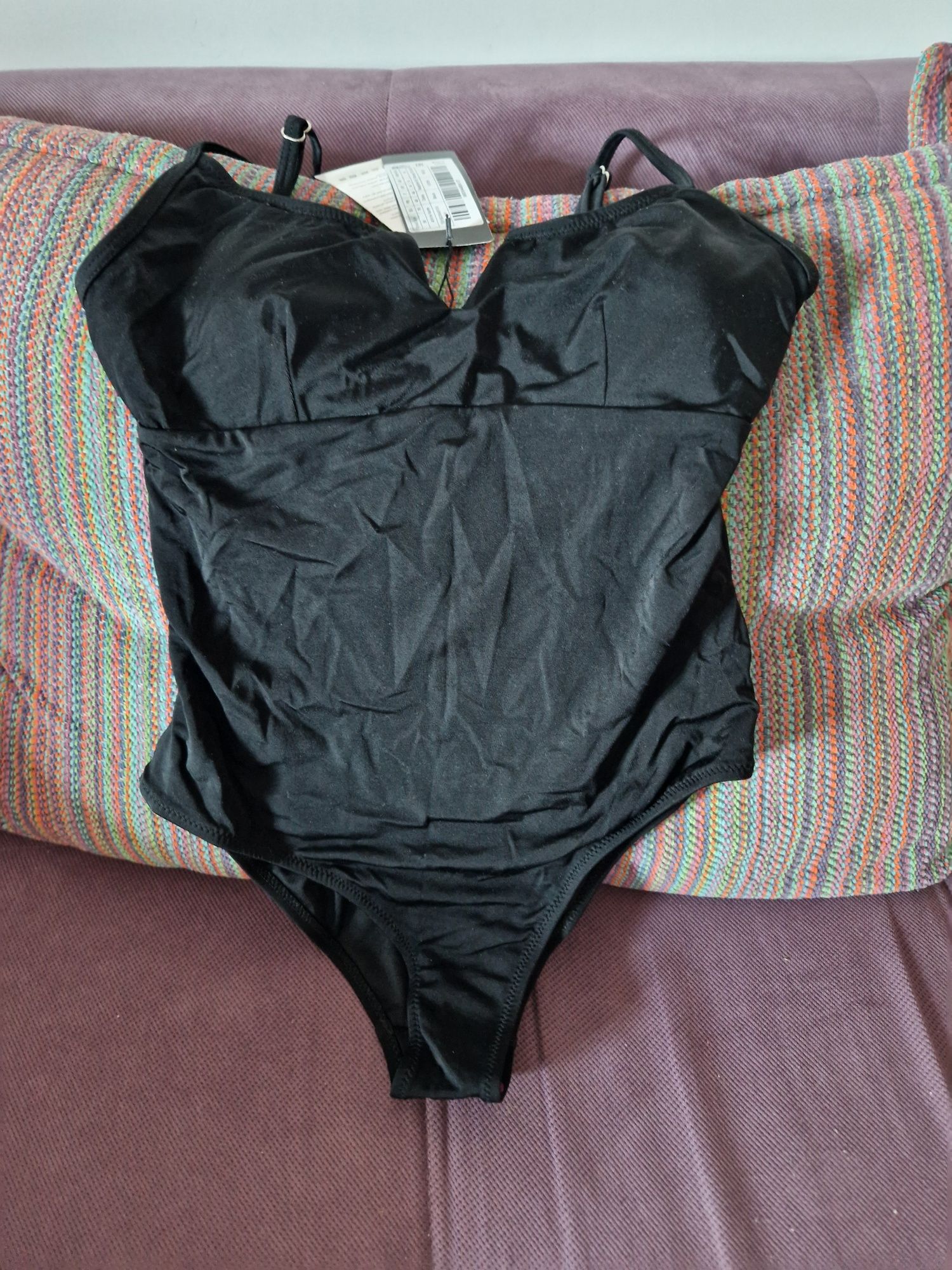 Costum de baie nou